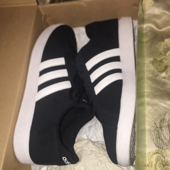 Size 8 US men's size Adidas "Baseline" shoes. - Picture 2 of 5